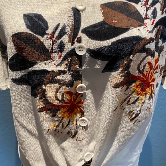 Shein Floral Mock Button & Tie Front Top W Small - Picture 3 of 5